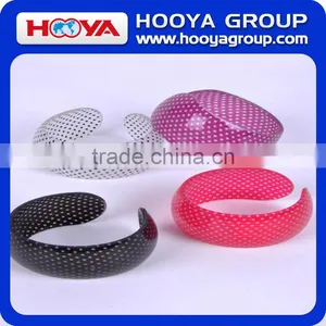 Dot Patterm Woman Plastic Bracelet thumbnail-1