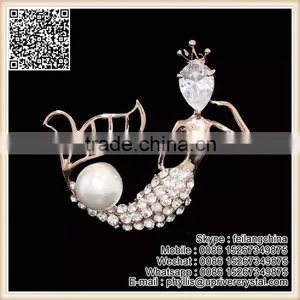 Fashion Man And Women Diamond Crystal Sailboat Brooch Pin thumbnail-4