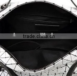 Set of Check Tote Bags With Plastic Check Design, White and Black Handbags thumbnail-5