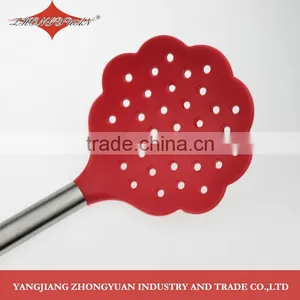 Non-stick Kitchen Accessory Silicone Skimmer for Daily Need Products thumbnail-3