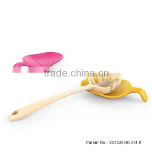 Funny Shape Silicone Spoon Holder thumbnail-1