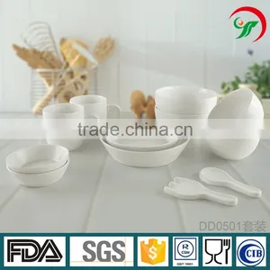 China Supplier New Premium Custom Design White Glazed Porcelain Dinner Set thumbnail-1