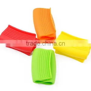 2017 New Arrival Silicone Anti-hot Pot Clip,Mini Silicone Oven Mitts thumbnail-6