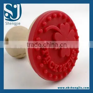 Trade Assurance Hot Sale OEM TPR Cookie Stamp With Wooden Handle thumbnail-1