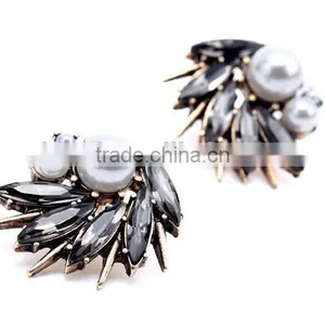 Fashion Wholesale Lady Irregular Imitation Pearl Diamond Stud Earrings thumbnail-4