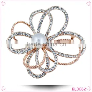 Korean Style China Wholesale Rhinestone Pearl Flower Brooch for Wedding Invitations Quality Choice thumbnail-1