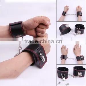 Strong Lady Leather Handcuff. Wrist Bondage Restraints, Wholesale Woman Leather Handcuff for Sex Toys thumbnail-1