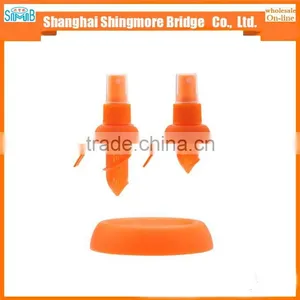 China New Design Orange Squeezer With Mini Manual Spray Lemon Jucier for Fruit Juice thumbnail-3