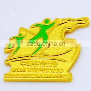 Exquisite Workmanship Gold Sports Lapel Pin thumbnail-1