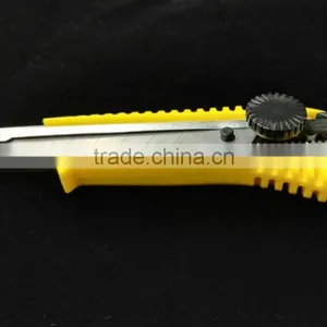 Utility Cutter With a Screw thumbnail-1