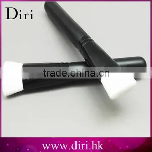 High Quality Nylon Hair Powder Brush Wood Handle Material White Hair Makeup Brush thumbnail-6