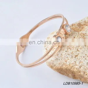 Spring Crystal Gold Cuff Bracelate thumbnail-3