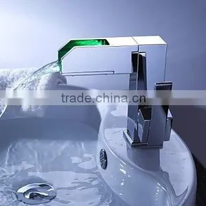 Modern Design Single Handle LED Brass Basin Faucet thumbnail-4