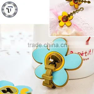 Lovely Reusable Sunflower Silicone Tie Wrap thumbnail-1