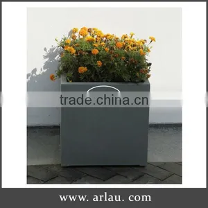 Metal Flower Baskets and Planters thumbnail-1
