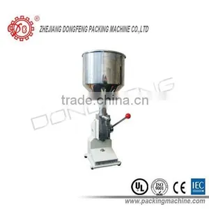 2016 Popular Compact MF-50 Manual Liquid Filling Machine thumbnail-1