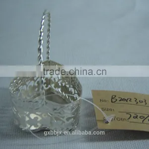 Metal Wire Heart-shaped Basket thumbnail-2