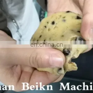 Double Hoppers Encrusting and Aligning Machine for Making Chocolate Chip Cookie/chip Cookie Forming Machine thumbnail-3