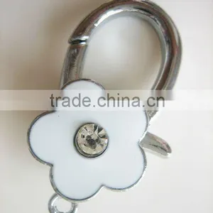Rhinestone Flower Lobster Buckle thumbnail-1