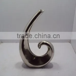 Aluminum Vase thumbnail-1