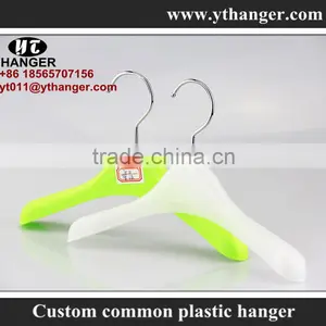 IMY-509 Green Colorful Plastic Babe Cloth Hanger thumbnail-3