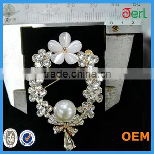 Elegant Round Pearl Flower Ribbon Buckle Sliders for Wedding Invitation thumbnail-3
