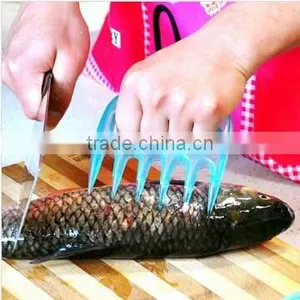 Wholesale Stock Kitchen Claw Shaped Plastic Chopping Vegetables Armguard Aid thumbnail-1