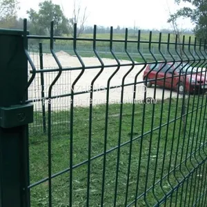 Welded Wire Mesh Fence thumbnail-1