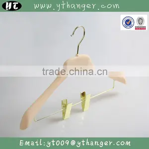 HA6964 Durable Clothes Hanger Plastic Suit Hanger With Clips thumbnail-2