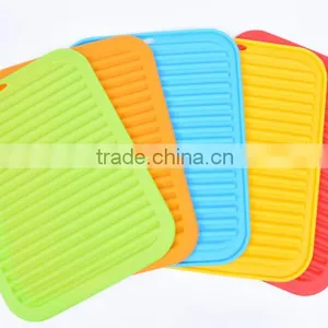 Non Slippery Waterproof Kitchen Accessories Leaking Pad Silicone Placemat thumbnail-2