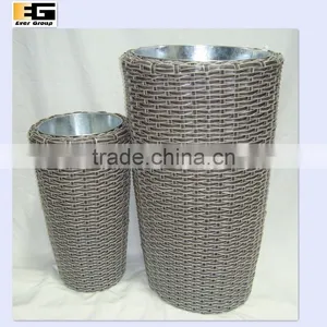 Round Plastic Planter thumbnail-1