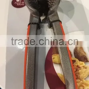 KD712B Nut Cracker With Rubber Handle thumbnail-1