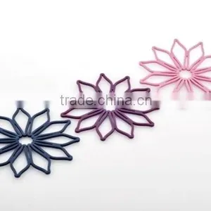Multi-use Flower-shaped Trivet Table Decoration Table Pad thumbnail-3