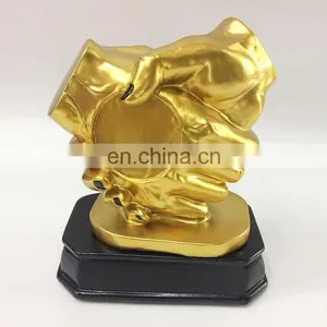 2016 New Peace Handshake Handicraft Office Cooperation Souvenir Ornaments Resin Trophy thumbnail-1