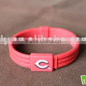 2013 the Best-selling High Quality Fashion Custom Design Silicon Sports Bracelet thumbnail-1
