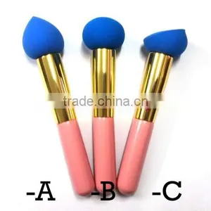 Facial Sponge With Handle thumbnail-1