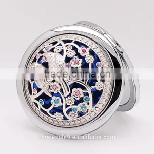 Metal Hollow Out Folding Pocket Mirror thumbnail-3