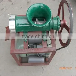 32# Cast Iron Electric Meat Mincer thumbnail-1