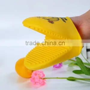 Funny Shaped Insulated Silicone Rubber Glove/Heat Insulating Baking Gloves thumbnail-2