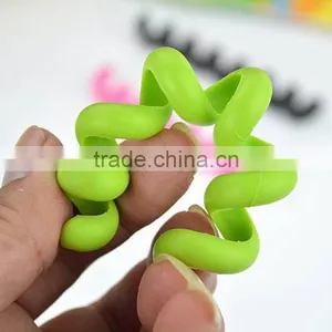 Earphone Cable Coiling Holder thumbnail-3