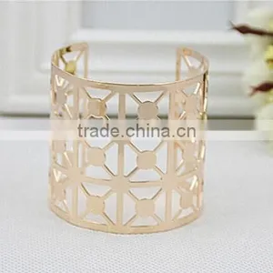 Wholesale Jewelry Gold Geometry Hollow -out Women Cuff Bangle With High Quality thumbnail-1
