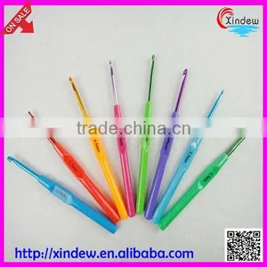 Plastic Handle Aluminum Crochet Hook thumbnail-1