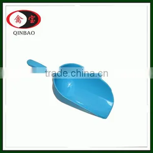 Wholesale New Type Animal Plastic Food Shovel for Pig thumbnail-1