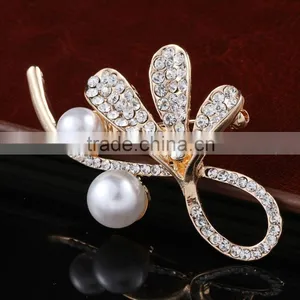 High Quaility Rhinestone Flower Brooch Pin,Flower Pearl Buckle For Invitation thumbnail-2