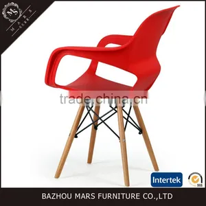 Amazing Design PP Plastic Upholstered Dining Chair With Wooden Legs thumbnail-2