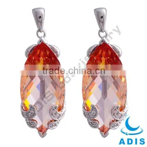 Stylish and Elegant Leaf Shape Zircon Pendant Jewelry thumbnail-1