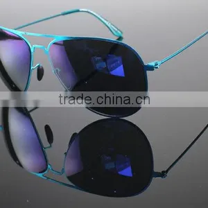 Metal Sunglasses With Mirror Effect Lens thumbnail-1