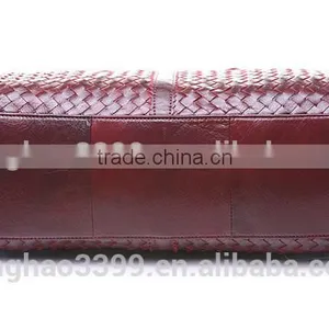 European Style Travel Bag Retro Red Leather Tote Bag,Waterproof Zipper Duffel Bag thumbnail-3