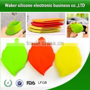 2017 Wholesale Leaf Shape 100ml Silicone Water Cup for Traveling,Eco Silicone Water Cup,silicone Pocket thumbnail-1