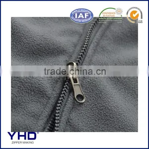 High Quality Best Price Reversible Zipper thumbnail-1